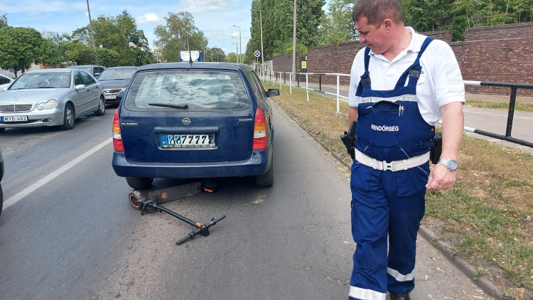 11 éves kislányt vittek a kórházba a rolleres baleset után