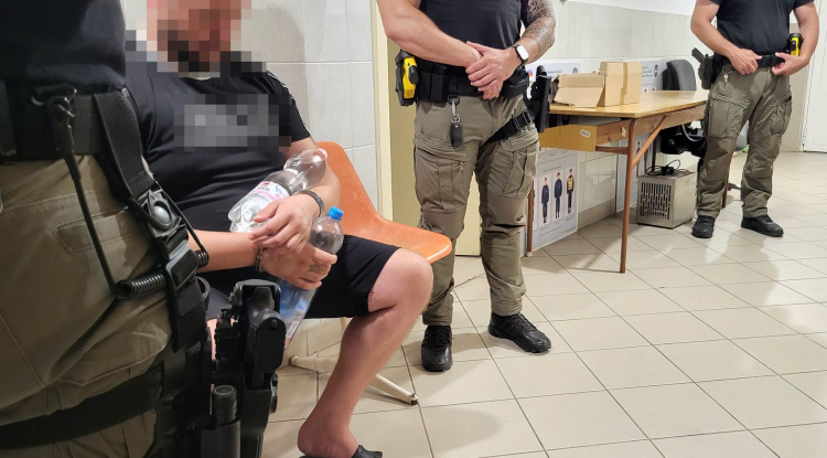 Egyszerre két drogdílert fogtak el a rendőrök – Kábítószert, készpénzt és autókat is lefoglaltak
