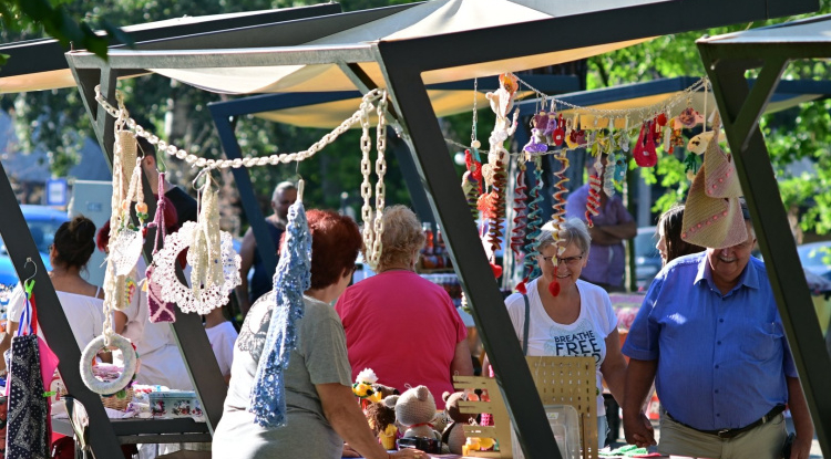 Minipiac várja a látogatókat Sóstón – házi rétes, különleges lekvárok és kézműves portékák a standokon