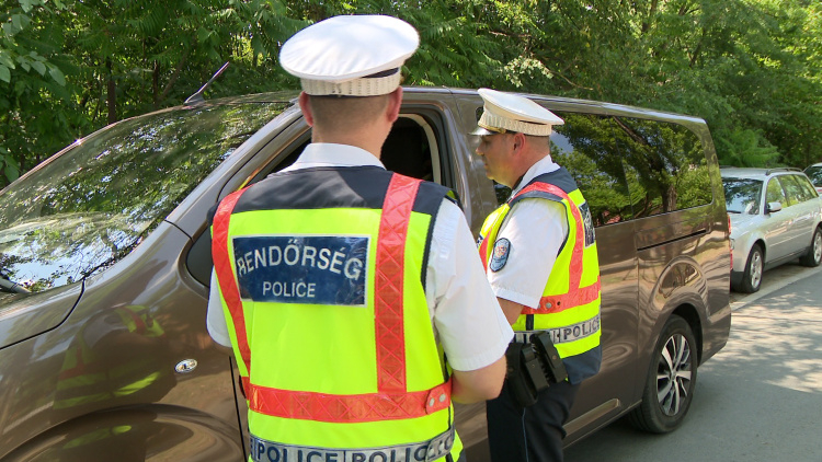 Rendőrségi tanácsok a hőségben – Nő a reakcióidő, ezzel együtt fokozódik a balesetveszély