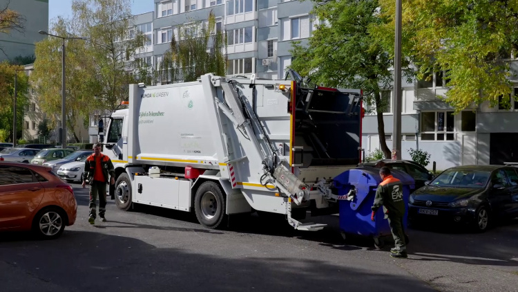 Elektromos hulladékszállítókat teszteltek Nyíregyházán