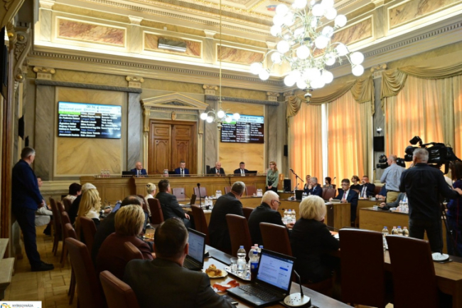Jégpálya, támogatások és esélyegyenlőség a városi közgyűlésen