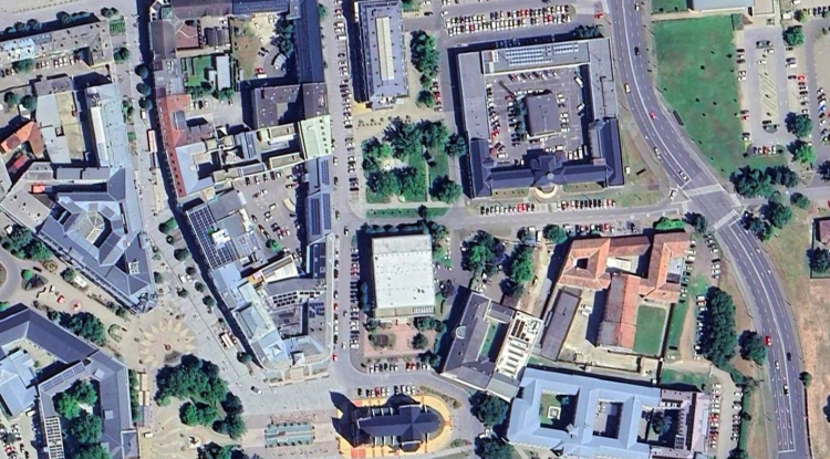 Korlátozás – Lezárásokra kell számítani a héten a Kossuth téren tartott rendezvények ideje alatt