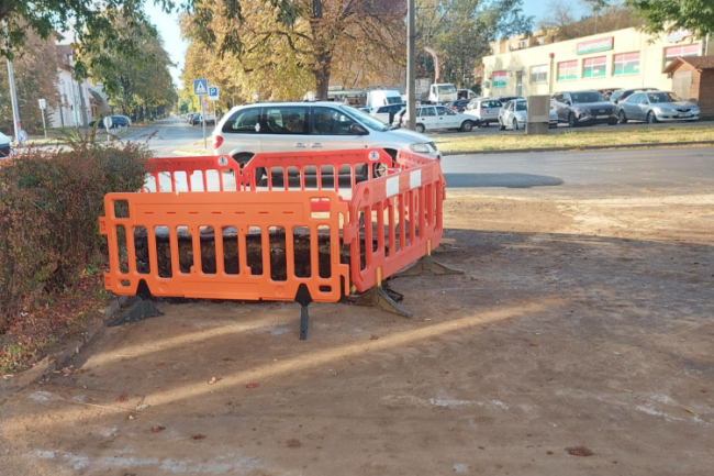Ivóvízvezeték tört el az Erzsébet tér és a Szent István utca találkozásánál