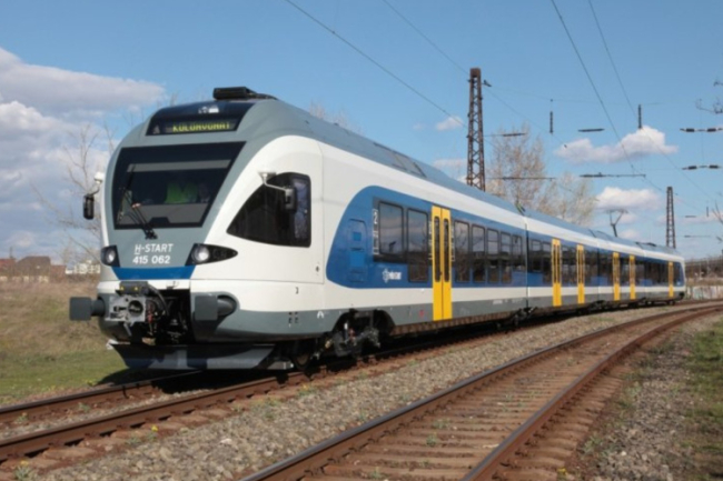 Változik a vonatok és buszok menetrendje az október 23-i hosszú hétvégén