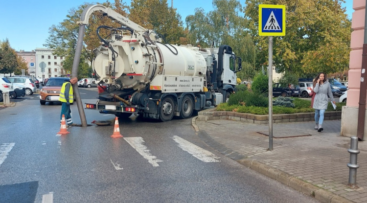 Szennyvízvezetéket korszerűsítenek a belvárosban